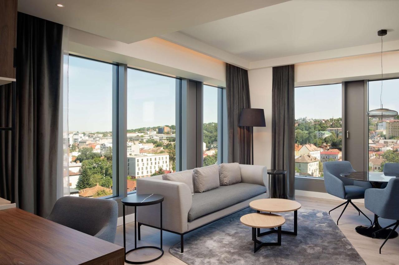 Radisson Blu Hotel, Cluj エクステリア 写真 The living room of a suite at the hotel