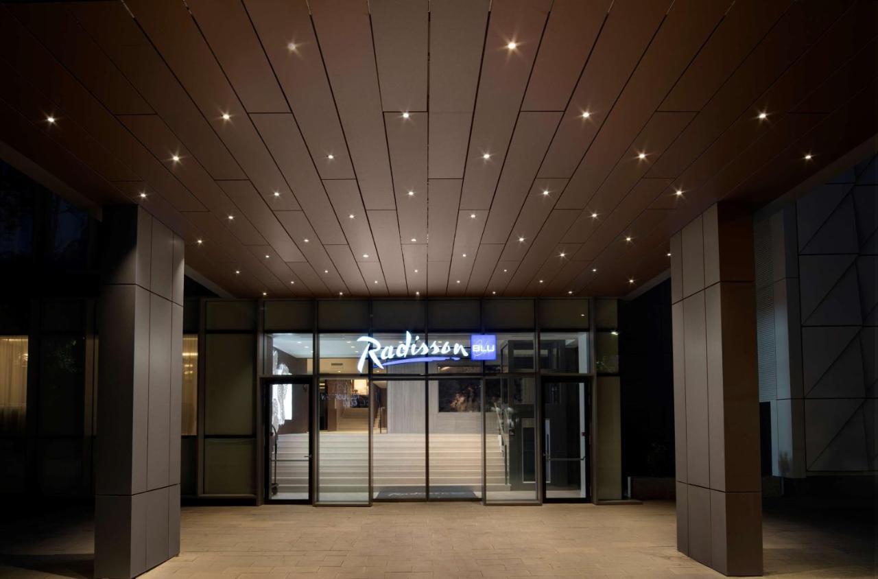 Radisson Blu Hotel, Cluj エクステリア 写真 Entrance to Radisson Blu Hotel, Brussels