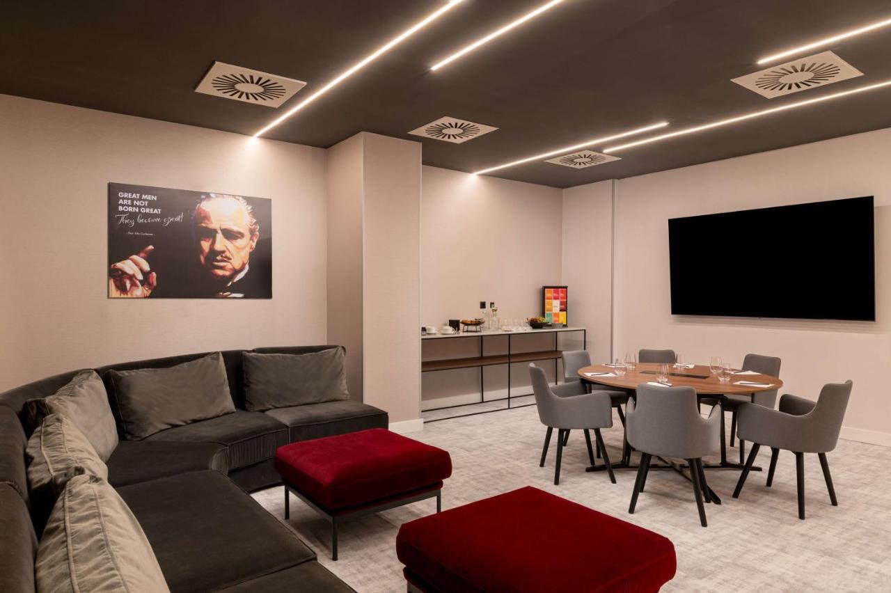 Radisson Blu Hotel, Cluj エクステリア 写真 The VIP lounge at the airport