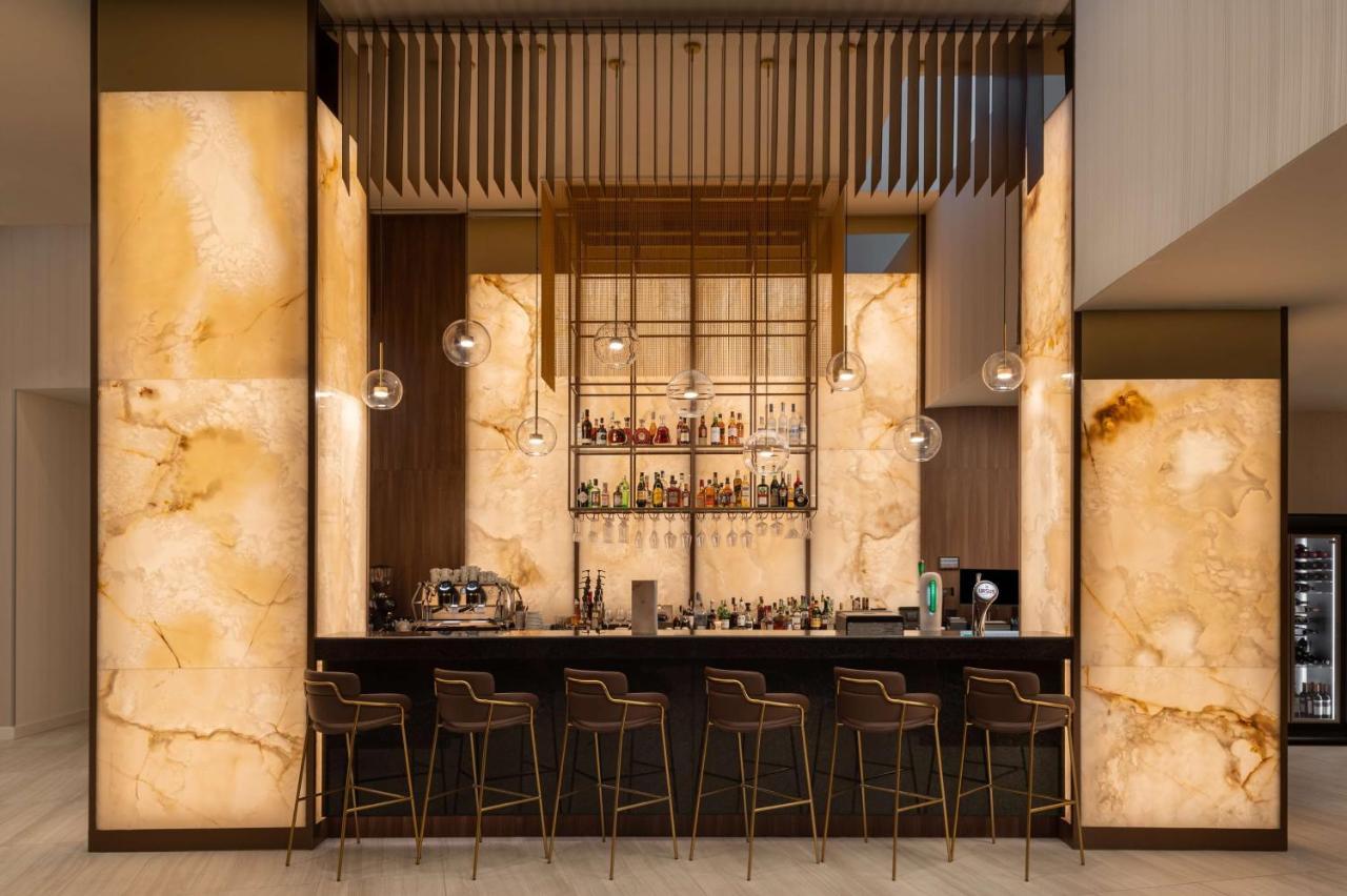 Radisson Blu Hotel, Cluj エクステリア 写真 The bar at the hotel