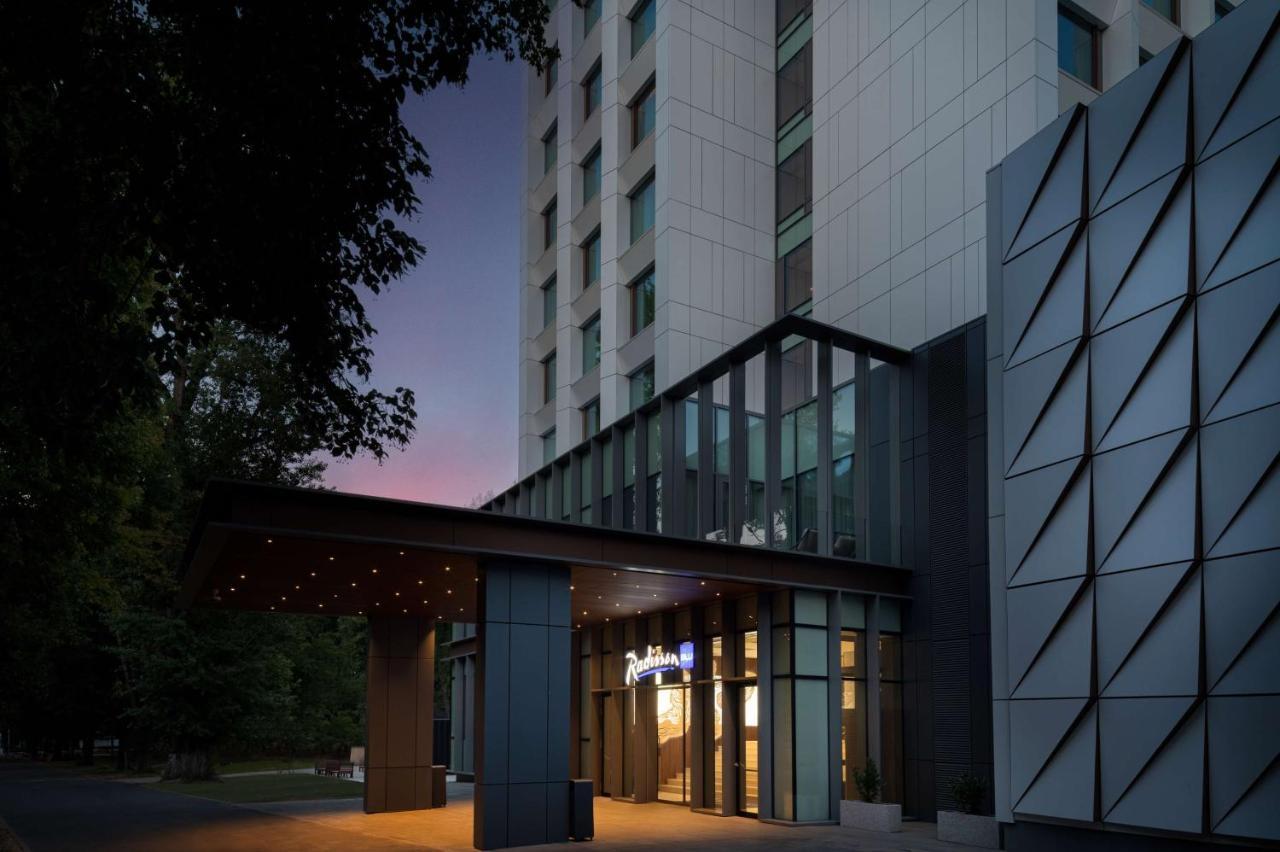 Radisson Blu Hotel, Cluj エクステリア 写真 Entrance to the hotel