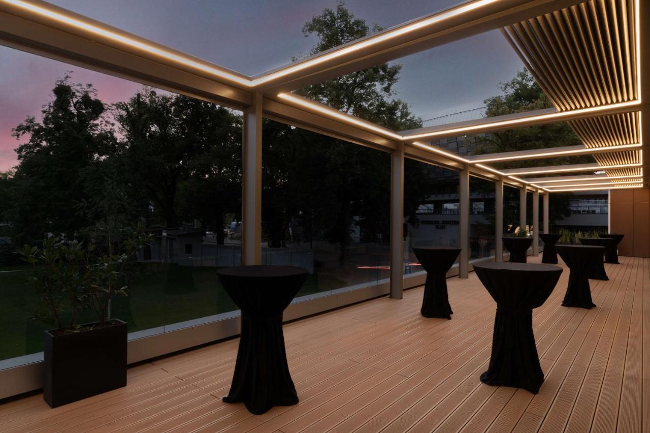 Radisson Blu Hotel, Cluj エクステリア 写真 Pergola with louvres