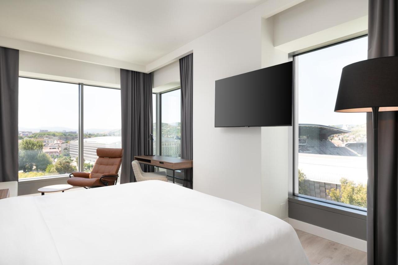 Radisson Blu Hotel, Cluj エクステリア 写真 A bedroom at the hotel