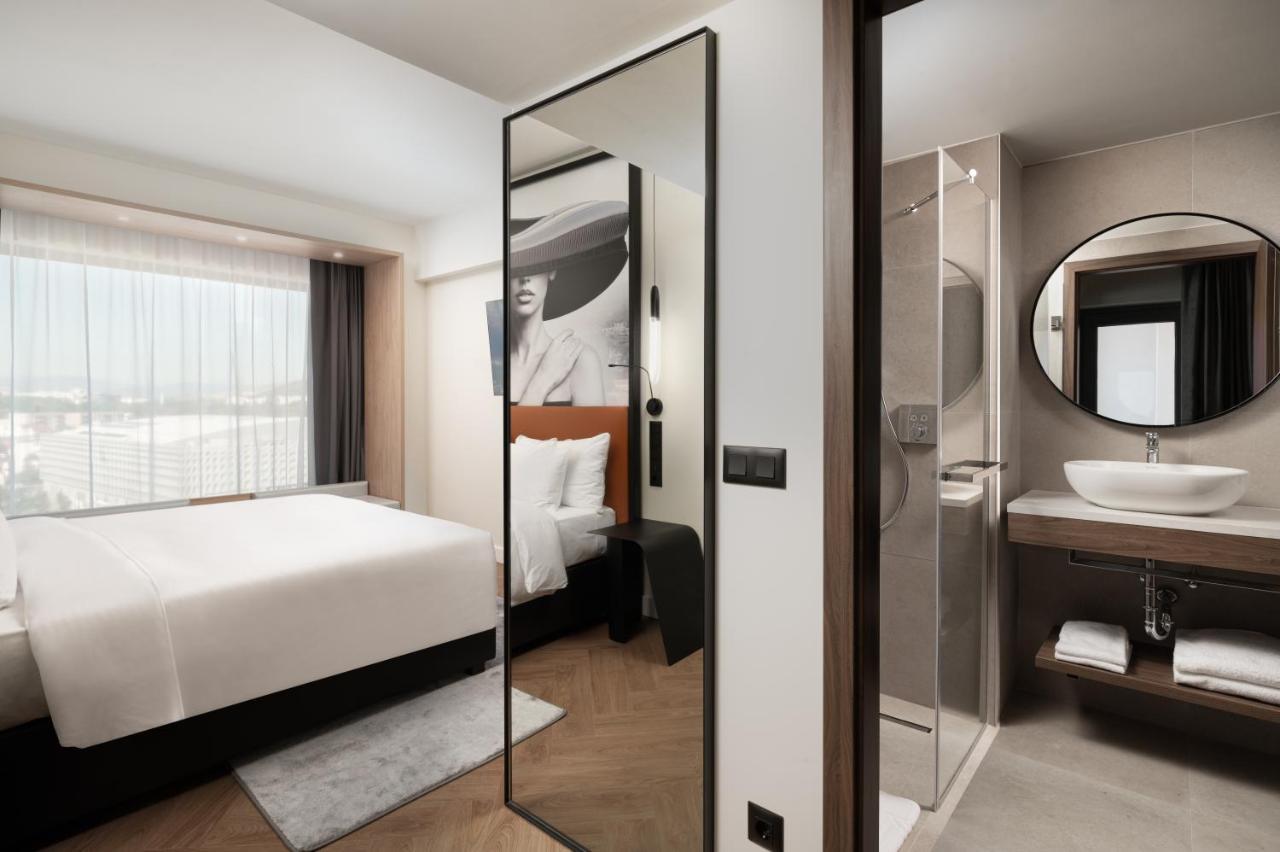 Radisson Blu Hotel, Cluj エクステリア 写真 A room at the hotel