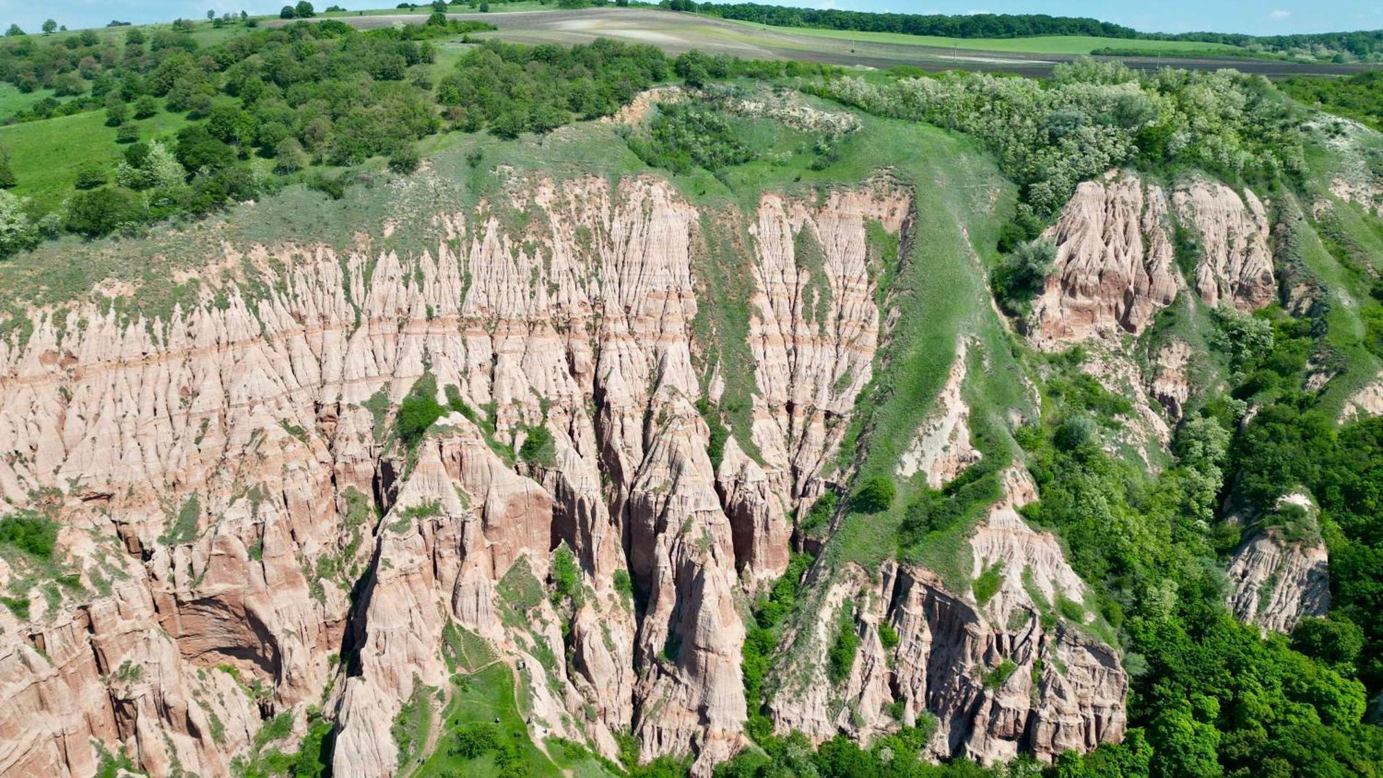 Radisson Blu Hotel, Cluj エクステリア 写真 The rock formations of the Mehadia Stone Forest