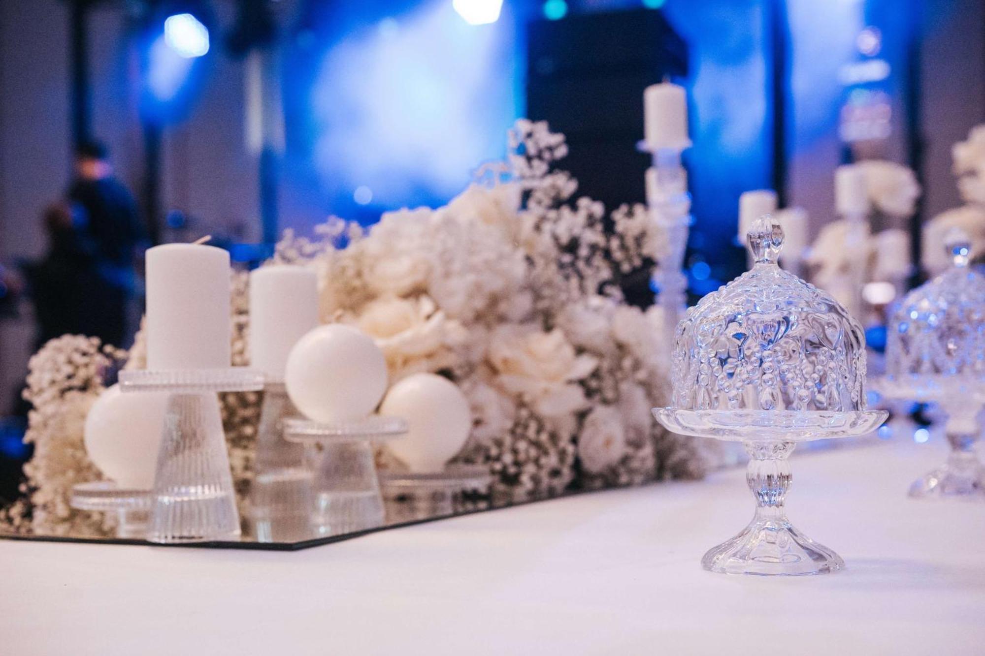 Radisson Blu Hotel, Cluj エクステリア 写真 A table decorated for a wedding