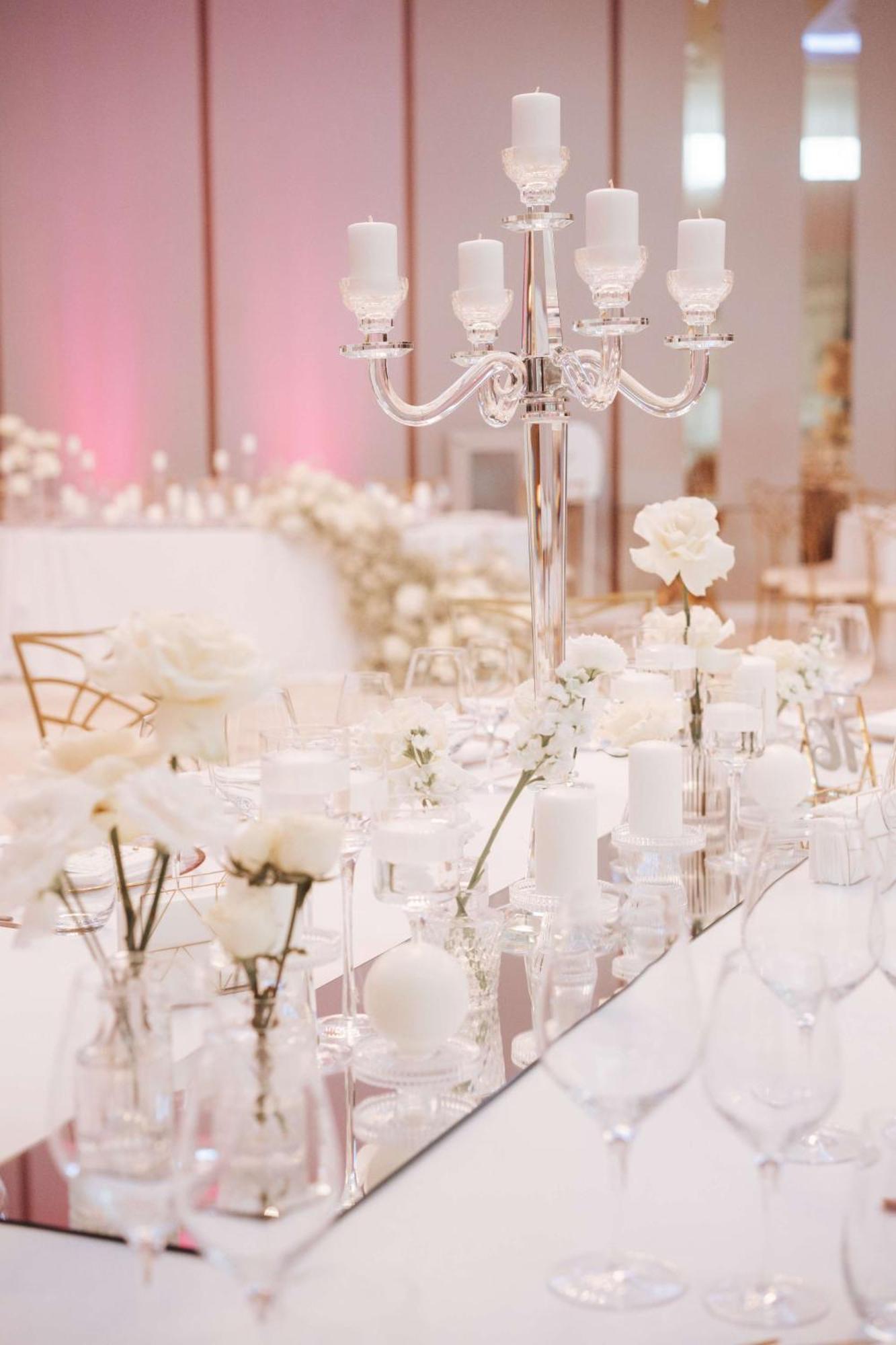 Radisson Blu Hotel, Cluj エクステリア 写真 A table set for a wedding reception