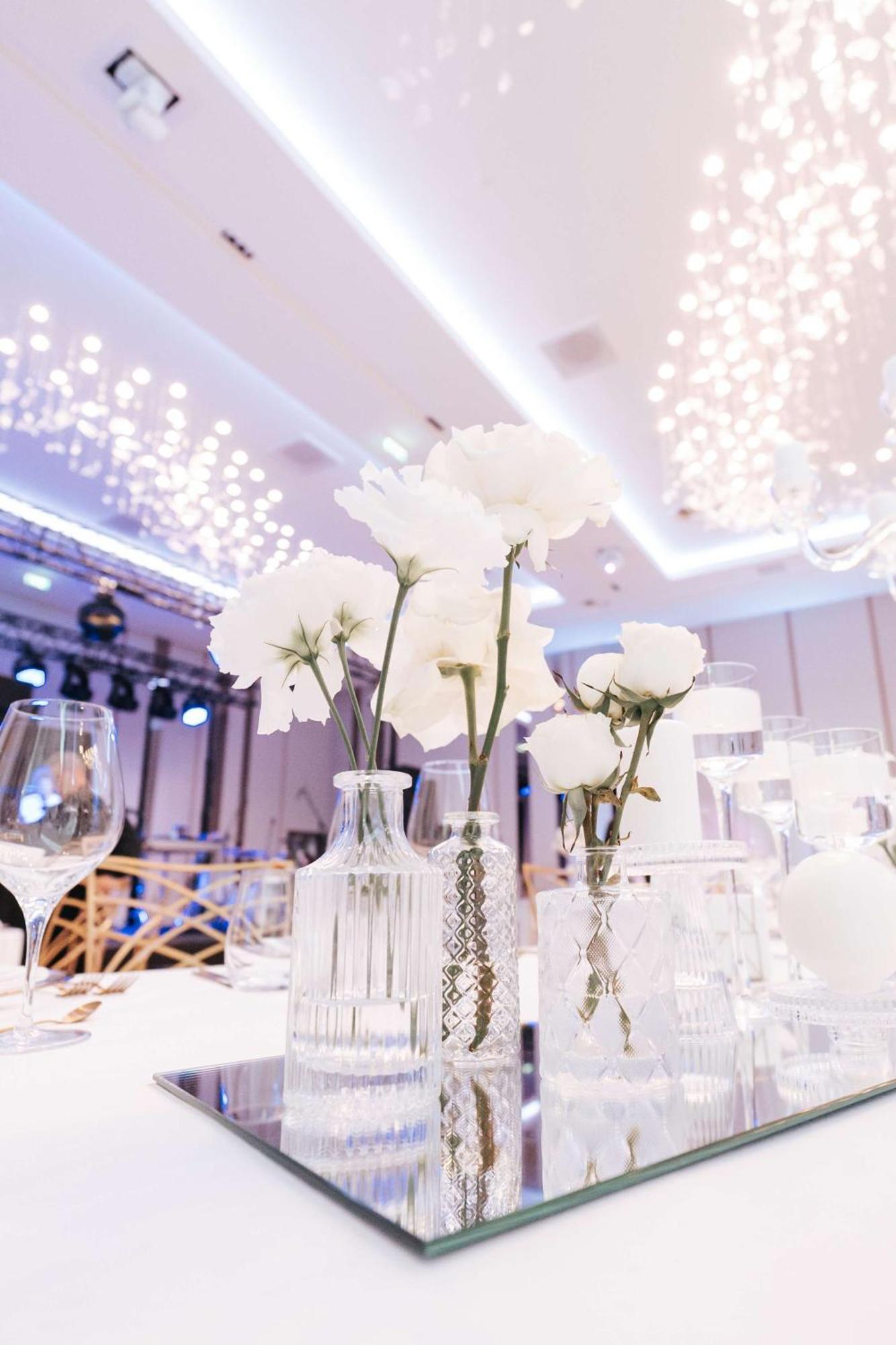 Radisson Blu Hotel, Cluj エクステリア 写真 The interior of the ballroom at the 2018 awards ceremony